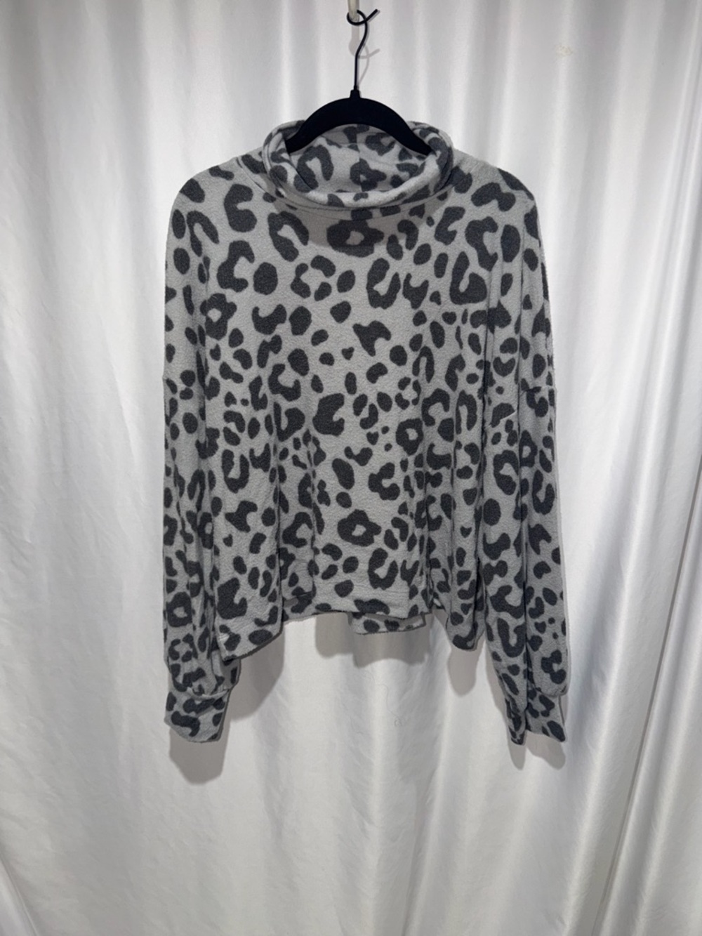 Final Touch Sweater Gray Black Leopard Print Turtleneck Fleece Cozy Pullover Top